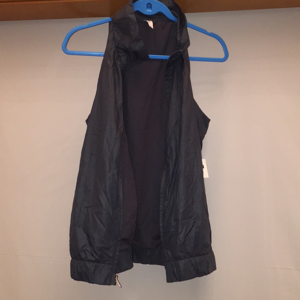Gap NWT Grey Nylon Vest - Size medium Gapbodyfit